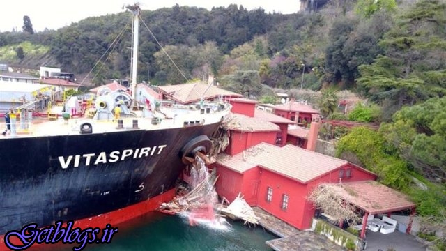 ترکیه ، بُسفُرِ&quot، برخورد کشتی با عمارت قدیمی در تنگه &quot